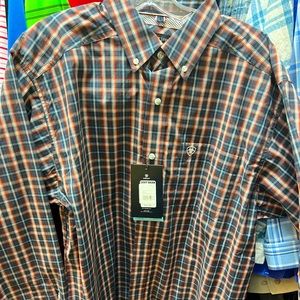 NWT Ariat Long Sleeve Button Down Shirt